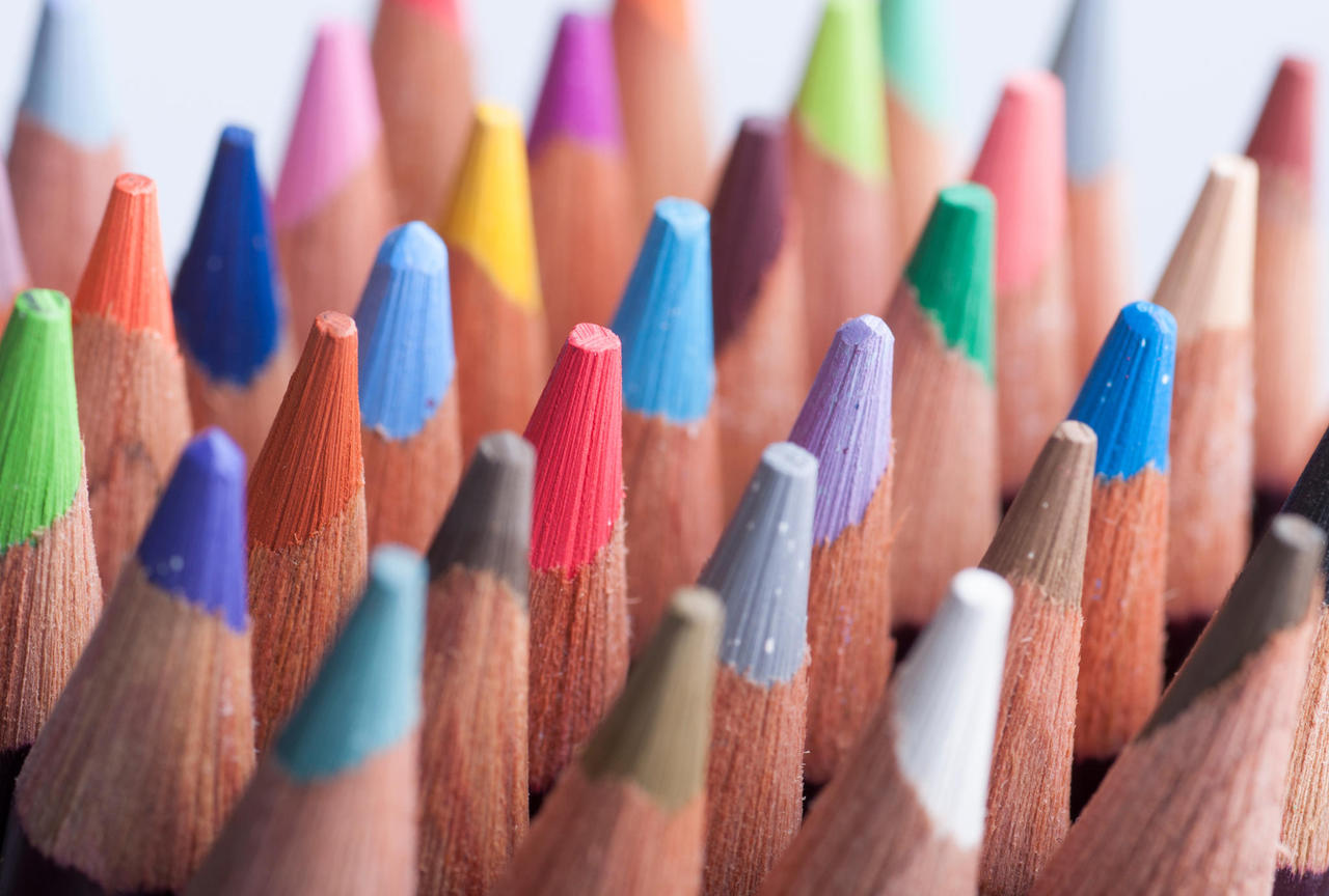Фотообои цветные карандаши. Цветные карандаши человечки в ряд картинка. Разные картинки карандашом. Color Pencil. Lots of colours